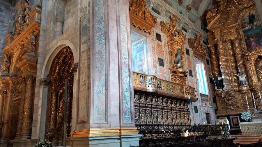 Porto Historic Center: Small Group Walking Tour & Cathedral - Clérigos Church and the Carmo vs. Carmelitas Twin-Church Story