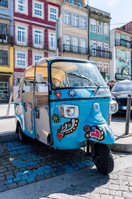 Porto: Historic Center Tuk-Tuk Tour - The river-side angle: views and photo moments without the long hike