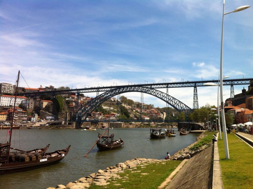 Porto: Historic City Center Walking Tour - Aliados Avenue: Porto’s grand civic center moment