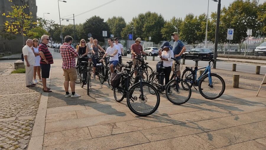 Porto: Historic e-Bike Tour with a guide - Miragaia and the first sweep of Porto’s historic center