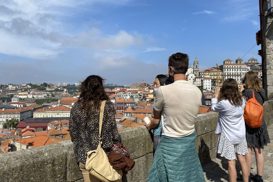 Porto: Historical Center Walking Tour - Virtudes Gardens Picnic Option: What’s in the Box