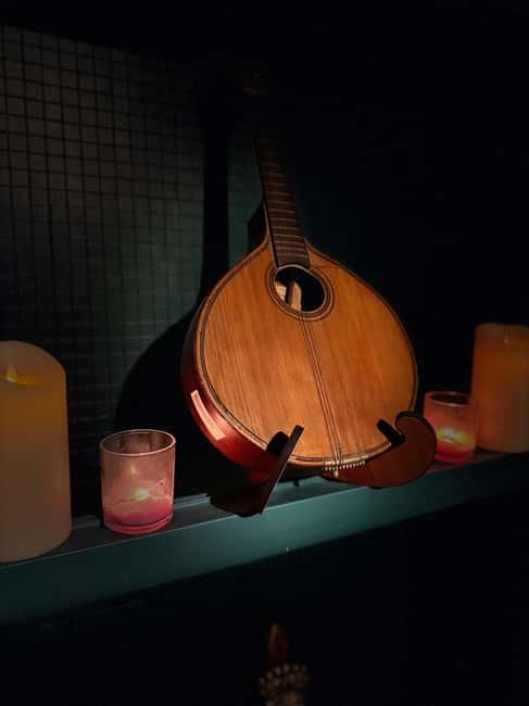 Porto: Intimate Fado Show & Port Wine in Trindade Noble Hall - Inside Salão Nobre: how the hall shapes the sound