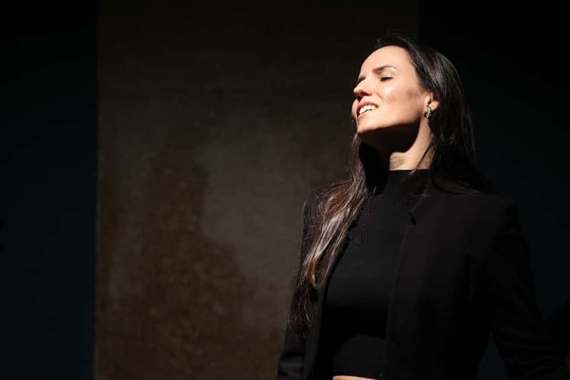 Porto: Intimate Fado Show & Port Wine in Trindade Noble Hall - Finding the Hall by Trindade Church (Aliados Avenue area)