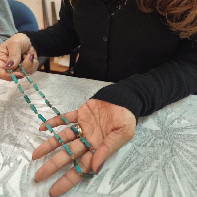 Porto Jewelry Workshop: create your necklace or bracelet - Drinks, snacks, and the relaxed pace that makes learning easier