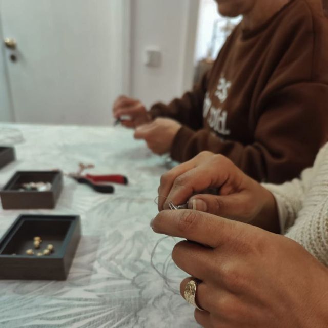 Porto Jewelry Workshop: create your necklace or bracelet - Price and value: is $82 for 2.5 hours a good deal?