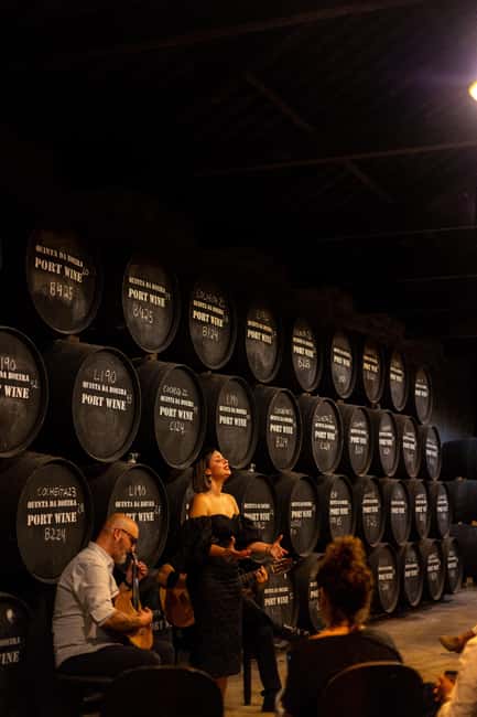 Porto: Live Fado Show with Port Wine Tasting - The Live Fado Show: Sound, Seating, and Emotional Storytelling