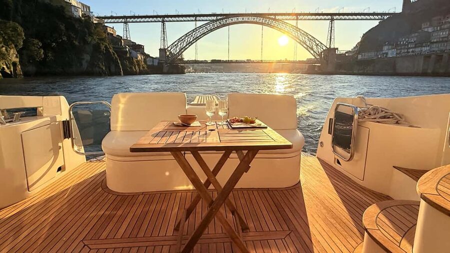 Porto: Luxury 6 Bridges Yacht Cruise with Wine & Snacks - FAQ