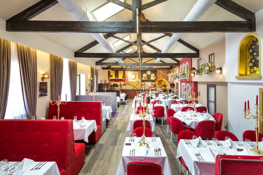 Porto: Magic Train Tour and Port Wine Cellar with Tastings - Optional lunch at Ruela da Villa: a simple buffet break