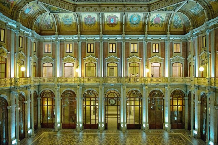 Porto: Old City and Monuments Tour - Timing and group languages: when 3 hours can stretch