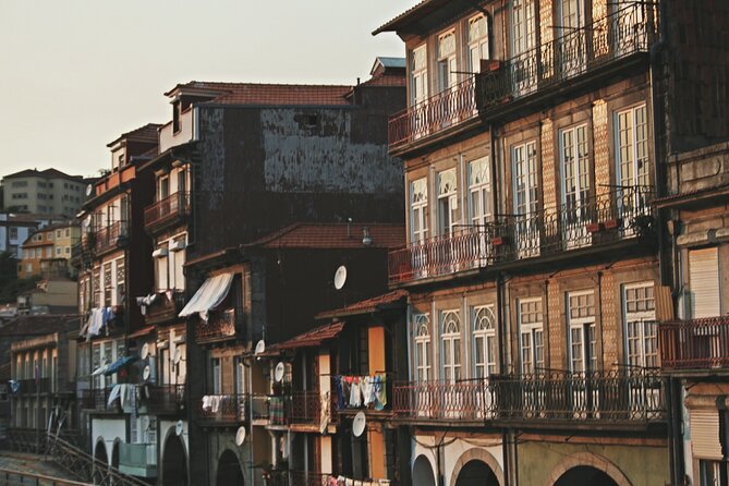 Porto "Old Town" Walking Tour with river cruise (Small-groups) - Meet at Largo Amor de Perdição and plan around the 2:30 pm start