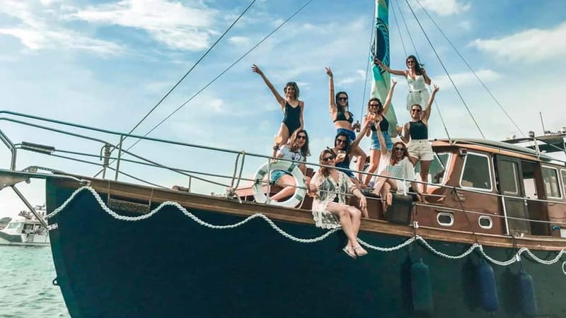 Porto : Party on Private Boat (1-10px) - Porto party boat: why 2 hours on the Douro beats another night out