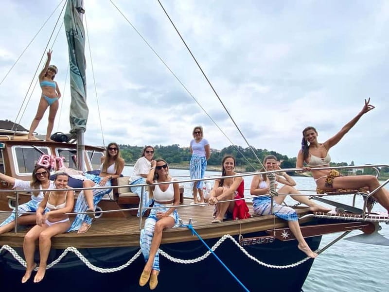 Porto : Party on Private Boat (1-10px) - Hammocks over the Douro: the photo moment you’ll actually use