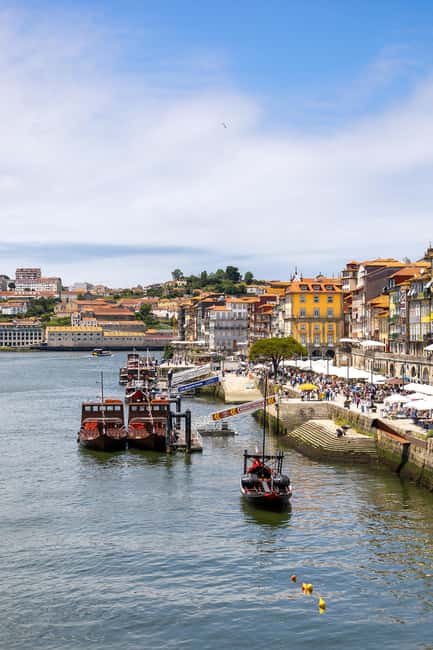 Porto: Photo sessions in Porto city for groups or individuals. - Guide style and languages: working with António Bahia
