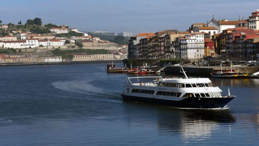 Porto/Pinhão/Porto - Setting off from Porto: Cais da Estiva and a calmer day on the water