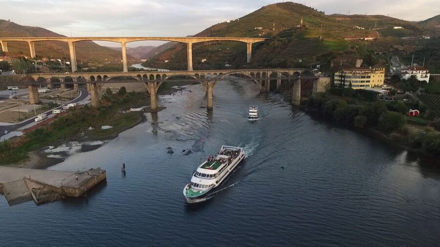 Porto/Pinhão/Porto - The cruise route: Crestuma-Lever, Carrapatelo, and passing Régua