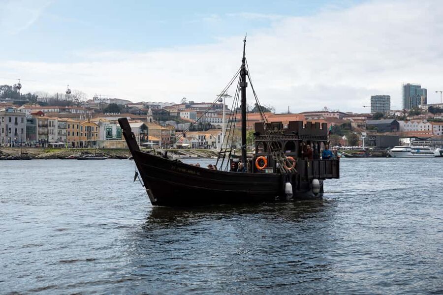 Porto: Pirate Ship Cruise on the Douro River - Start at Cais da Ribeira: the meeting point you can spot fast