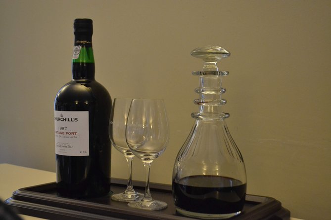 Porto: Port and Douro Wine Walking Tour With 9 Wine Tastings - How the English guide turns wine labels into something you can use