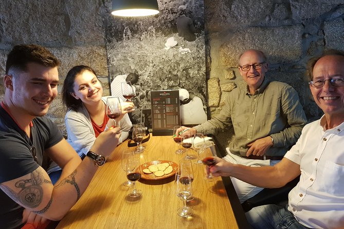 Porto: Port and Douro Wine Walking Tour With 9 Wine Tastings - Stop 2: Solar dos Dragos Porto & Douro Wines and the Douro reality check