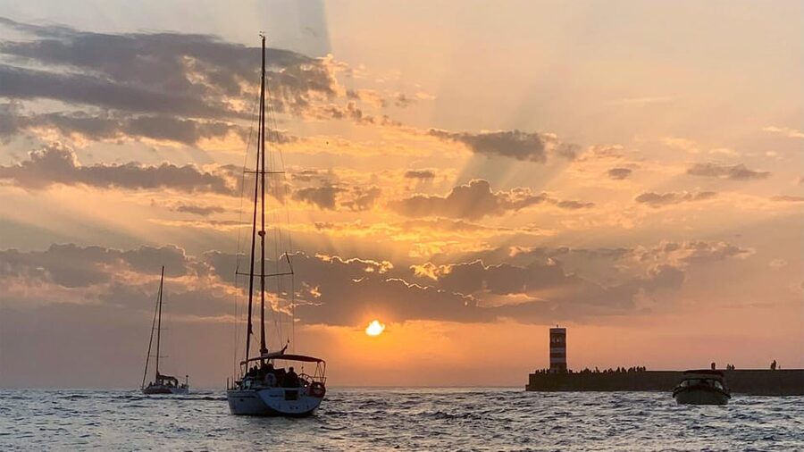 Porto: Port Wine Sunset Boat Tour - Cruising Toward Foz do Douro: When The River Gets Spacious