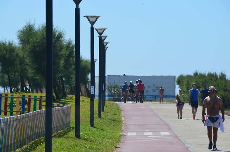 Porto: Porto Bike or E-Bike Atlantic Route - Cais de Gaia and Vila Nova de Gaia: quick shoreline connection, longer city flavor