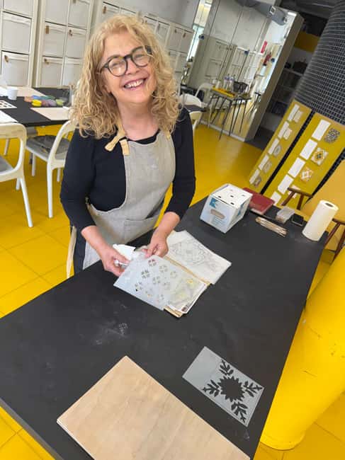 Porto: Portuguese Azulejo Tile Painting Workshop with Wine - Picking your Porto motif (or going original) without losing the traditional look