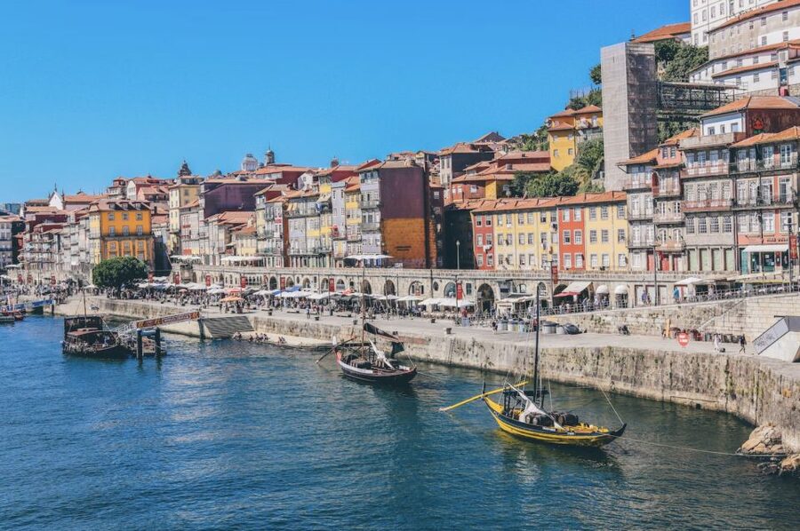 Porto: Premium Portuguese Food Tour and Sightseeing - What You Really Get in 4 Hours: Tastings, Drinks, and a Food Guide