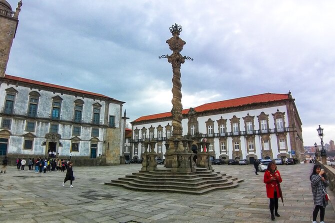Porto private afternoon tour, discover the most iconic attractions - Carmo and the Hidden House, then Clérigos Tower: Baroque drama with a stair penalty