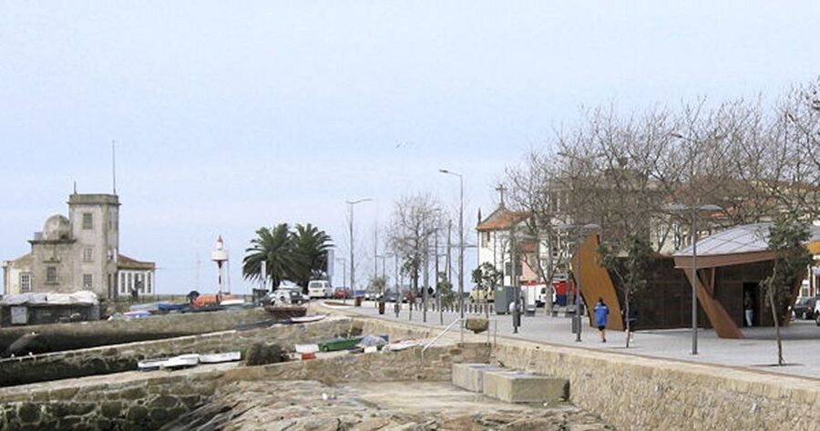Porto: Private Bike Tour with a Local Guide - Starting at Miragaia, where Porto feels like a working river town