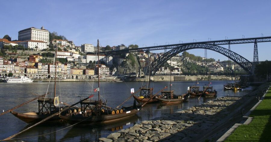 Porto: Private Bike Tour with a Local Guide - Arrábida Bridge, Serralves gardens, and the view you’ll want to replay