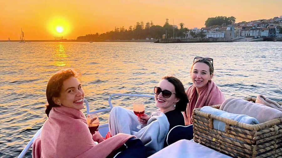 Porto: Private Douro River Cruise – 6 Bridges & Sunset - Your 2-hour route: São Pedro da Afurada to sunset gold on the Douro