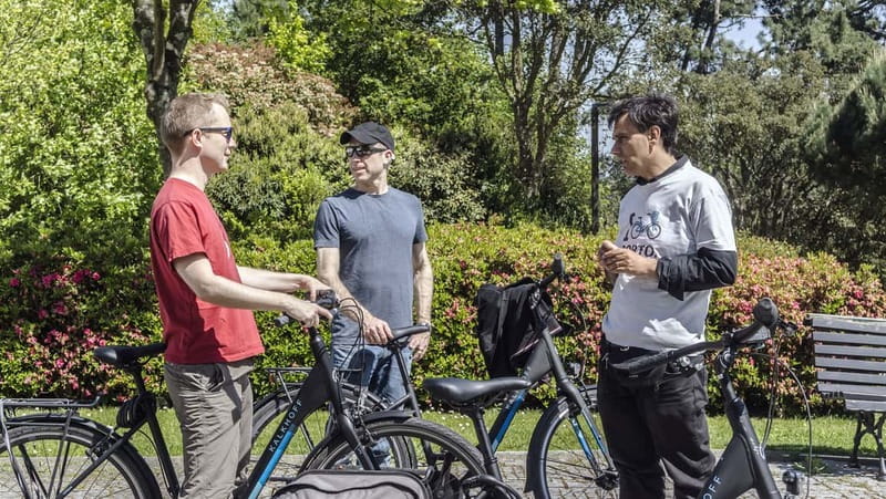 Porto Private E-Bike Tour: Douro River, Parks & Beaches - Foz beaches and lighthouse moments near Castelo do Queijo