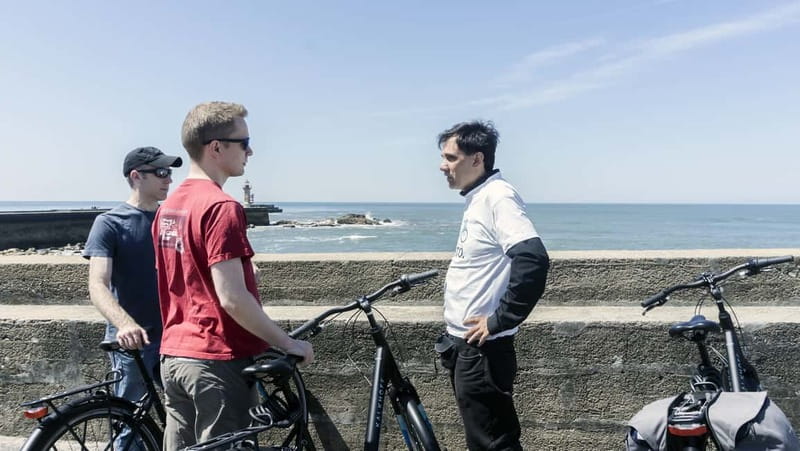Porto Private E-Bike Tour: Douro River, Parks & Beaches - How the private e-bike pace really feels: safety, cobbles, and guide control