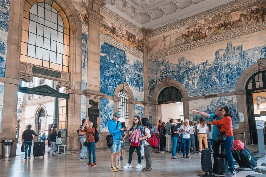 Porto: Private & Flexible Walking Tour in Historic Center - Clérigos Tower and Lello Bookstore: the skyline meets the book lovers
