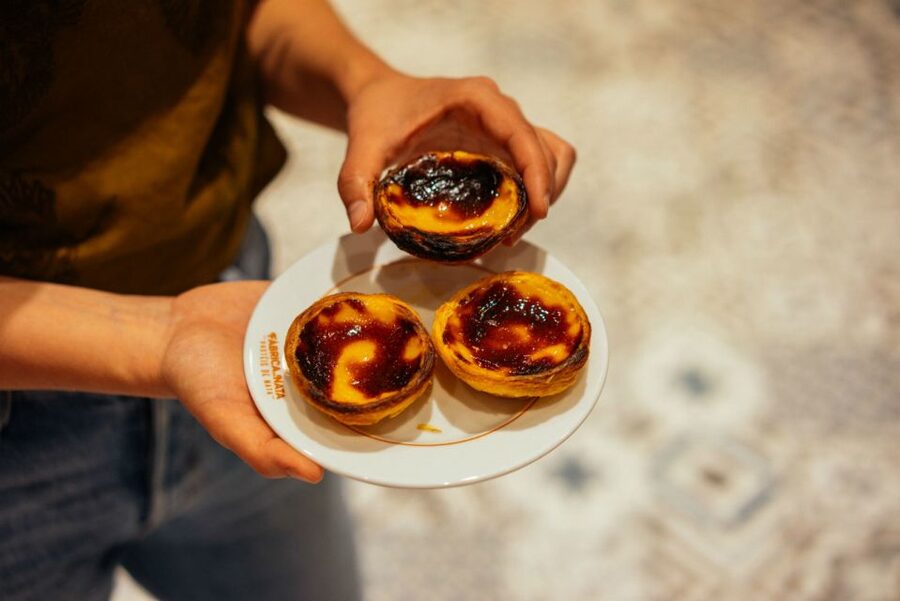 Porto: Private Food Tour – 10 Tastings with Locals - MrDheo Street Art, Galerias Palladium, and Capela das Almas on the Same Walk