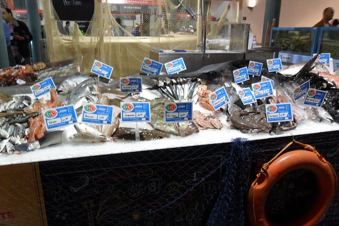 Porto Private Food & Wine Walking Tour with Market & Tastings - Rua das Flores: flavor tastings built from Portuguese ingredients