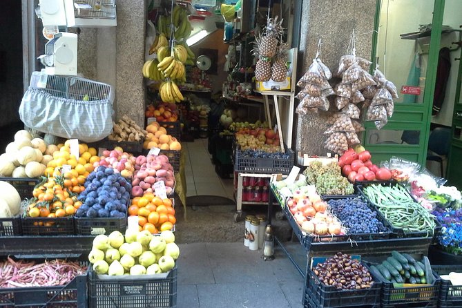 Porto Private Food & Wine Walking Tour with Market & Tastings - Praça do Infante D. Henrique: the olive oil workshop that turns snacks into a lesson