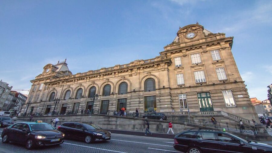Porto private morning Tour, see the most iconic attractions - Mercado do Bolhão: market energy, and how to use your time