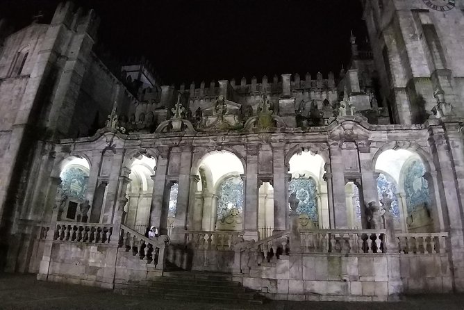 Porto private night Tour, discover the most iconic attractions - São Bento Station Tiles: This Is Why You Should Stop, Even Briefly