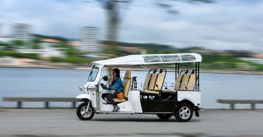 Porto: Private Sightseeing Tour by Electric Tuk Tuk - Avenida dos Aliados: where Porto puts on its elegant face