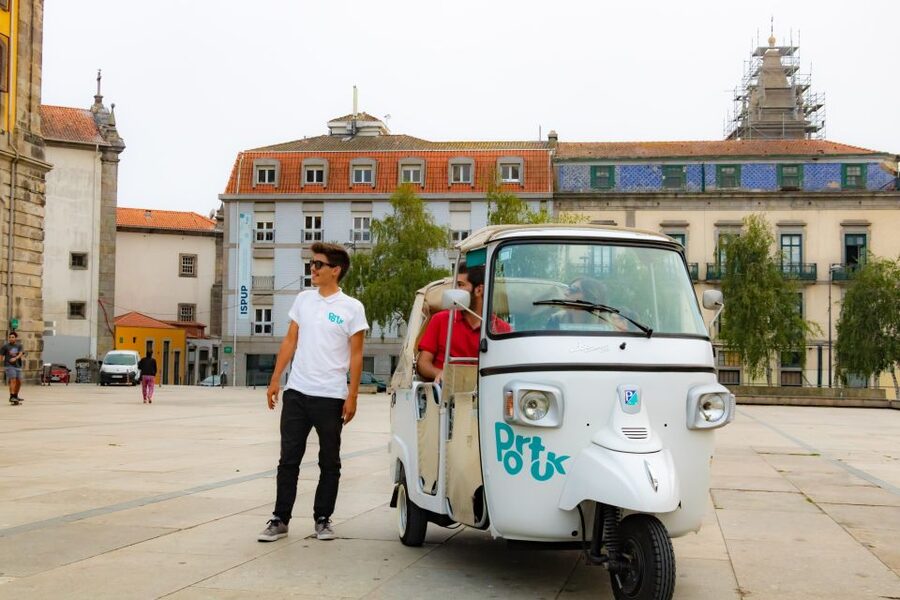 Porto: Private Tuk-Tuk Tour with Short Walks and Wine - Meeting Point at Café Batalha: Your Quick Start Into the City