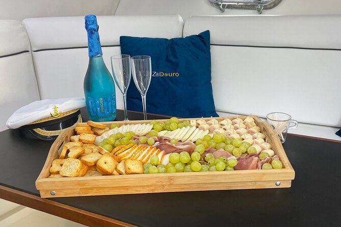 Porto: Private Yacht Cruise with Local Wine, Snacks and 6 Bridges - When to go and what to wear on the Douro