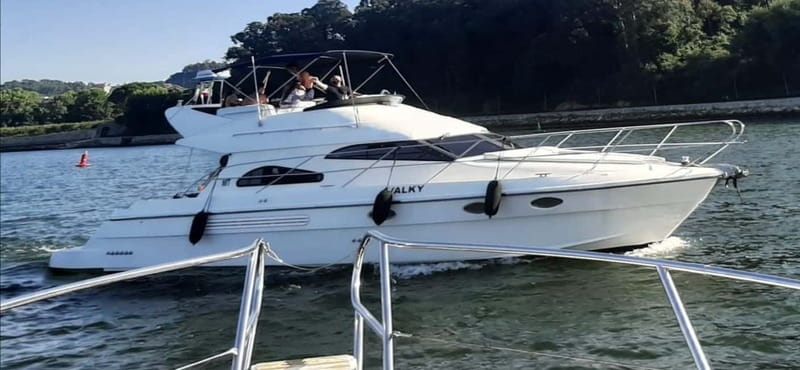 Porto: Private Yacht Tour on Douro River - up to 12 people - Your 2-hour route: from Afurada to bridges, cellars, and the return to the Estuary