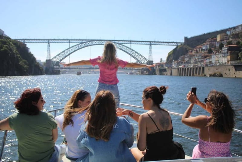 Porto: Private Yacht Tour with Wine, Snacks & 6 Bridges - Ribeira do Porto and the UNESCO Riverfront: What You’ll See Between Bridges