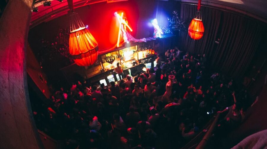 Porto: Pub Crawl with 6 Drinks and VIP Club Entry - The Club Finish: Skip the Line and Dance Where It Counts