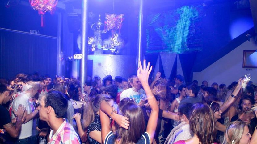 Porto: Pub Crawl with 6 Drinks and VIP Club Entry - Price and Value: Is $19 a Good Deal Here?
