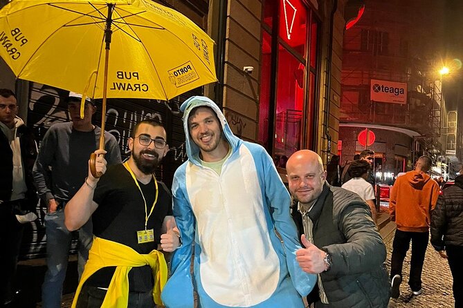 Porto Pubcrawl: 5h,7 Drinks,4 bars &Skip the line Club Entry - Why a Porto pubcrawl at 10pm actually makes sense