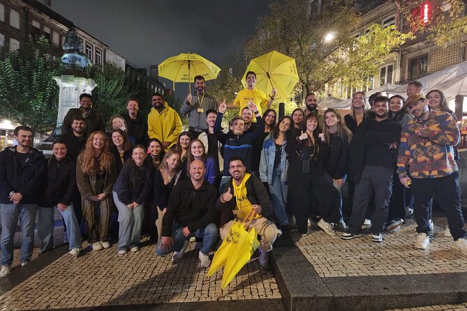 Porto Pubcrawl: 5h,7 Drinks,4 bars &Skip the line Club Entry - Meeting at Fonte dos Leões: easy to spot, good for a first vibe check