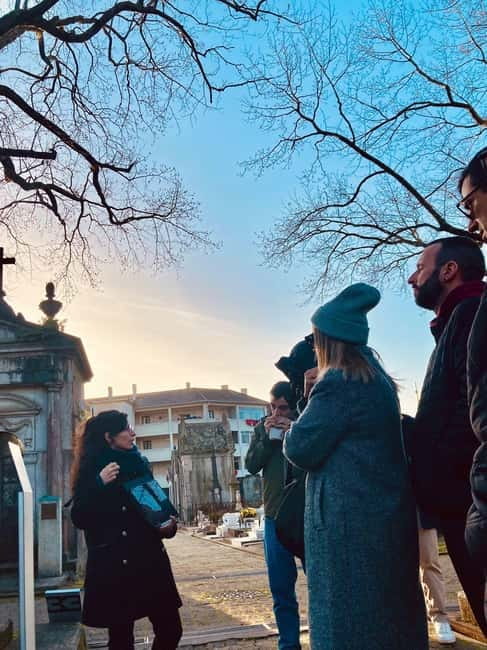 Porto: Queer Walking Tour - What about the guide experience (and little extras)?