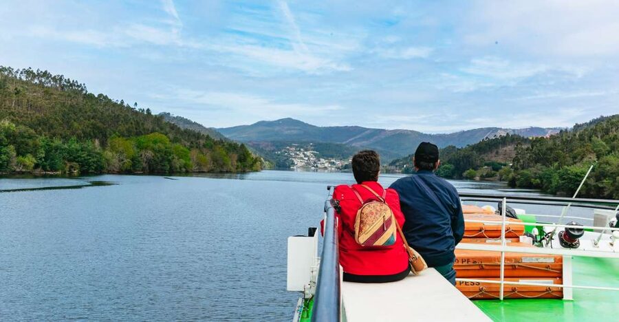 Porto - Régua - Porto Upstream Douro Cruise & Tour - The Cruise Experience: Getting Breakfast While the Valley Unfolds