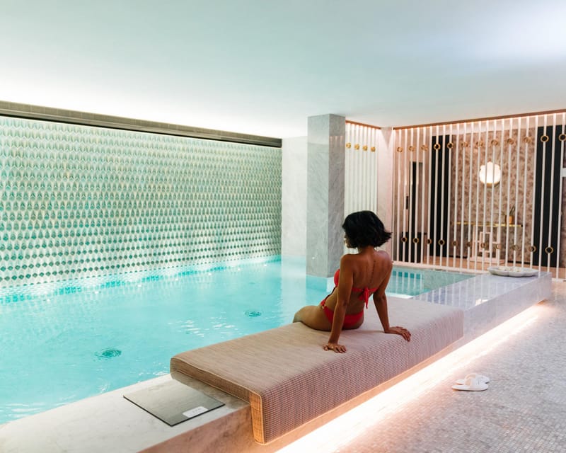 Porto: Relaxing by the pool, sauna and steam room - Grand Bleu Spa inside Le Monumental Palace: calm, right where you are